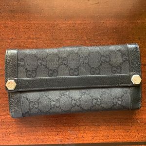 Authentic Vintage Gucci Bi-Fold Wallet